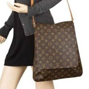 ⭐🔥AUTHENTIC🔥⭐ Louis Vuitton Musette GM Monogram-Relisted
